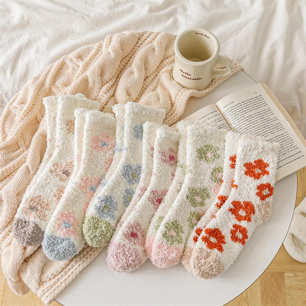 Plush Daisy Print Socks